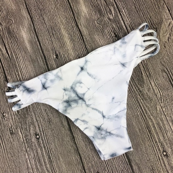 🎉HP🥂 | ONE LEFT⚡Marble Print Bikini Set - Picture 4 of 6